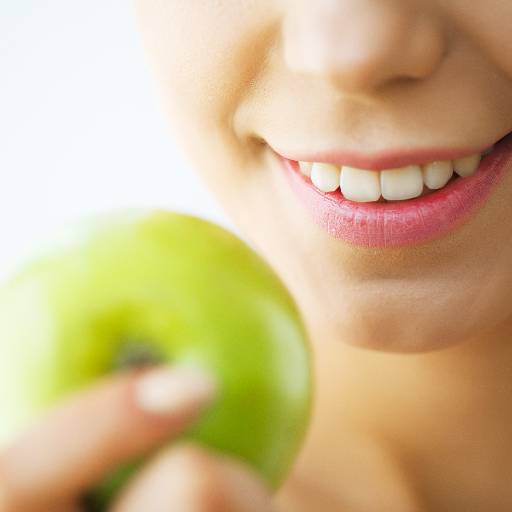 Diez alimentos y bebidas que favorecen nuestro cuidado dental