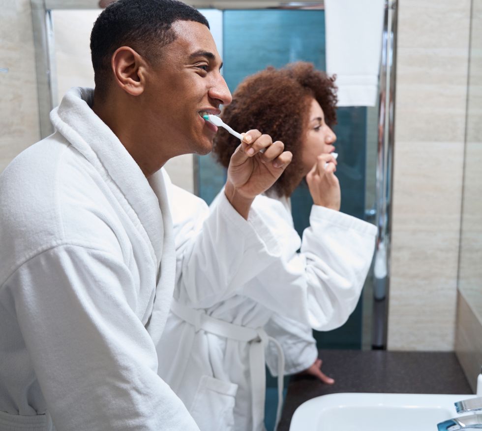 Los 7 errores más comunes al cepillarse los dientes (y cómo evitarlos)