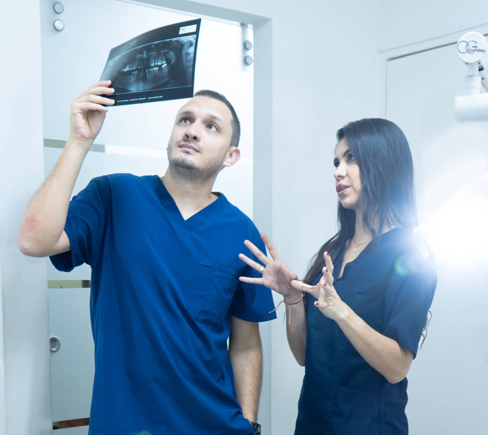 Urgencias Odontológicas:&nbsp;Extracción de cordales por inflamación y dolor intenso