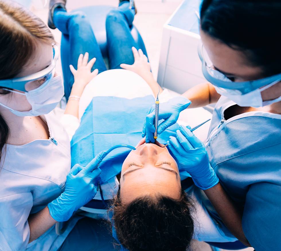 Dolor dental que no desaparece: ¿cuándo se considera una urgencia?