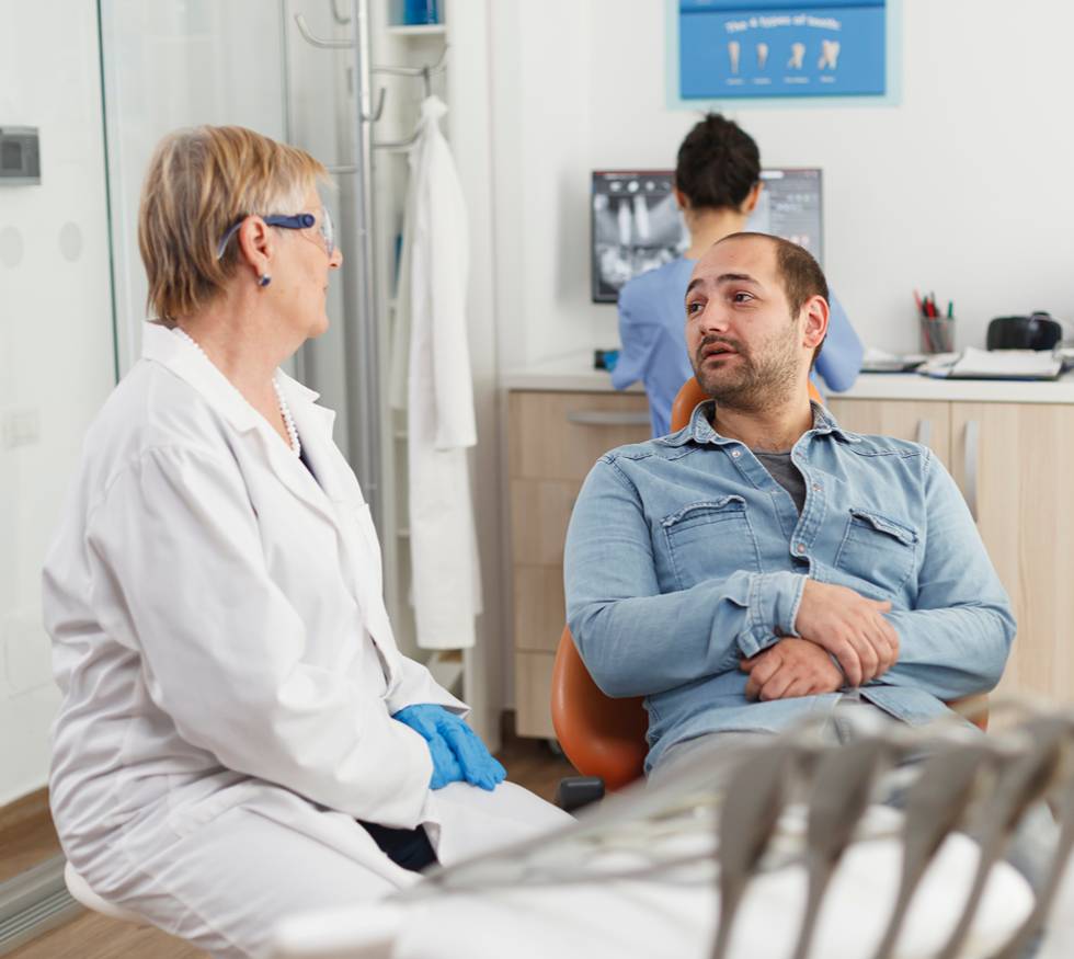 ¿Qué información debes darle al odontólogo durante una urgencia dental?