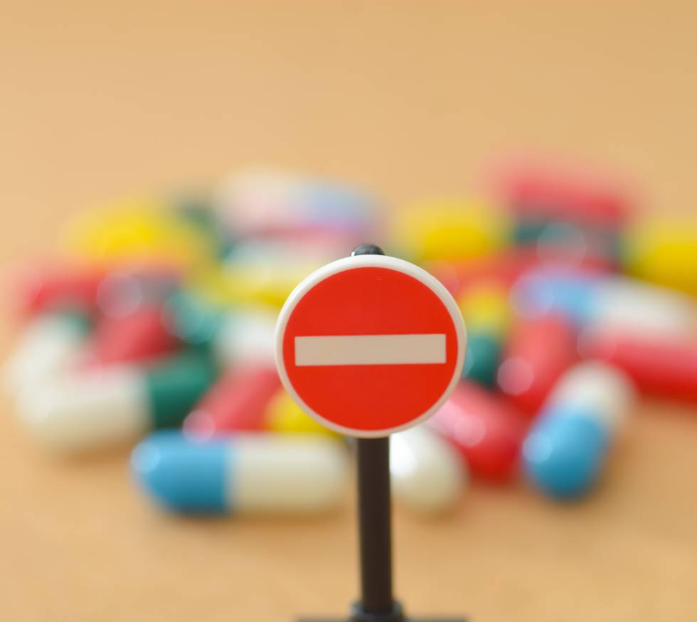 ¿Por qué no debes automedicarte ante una urgencia dental?